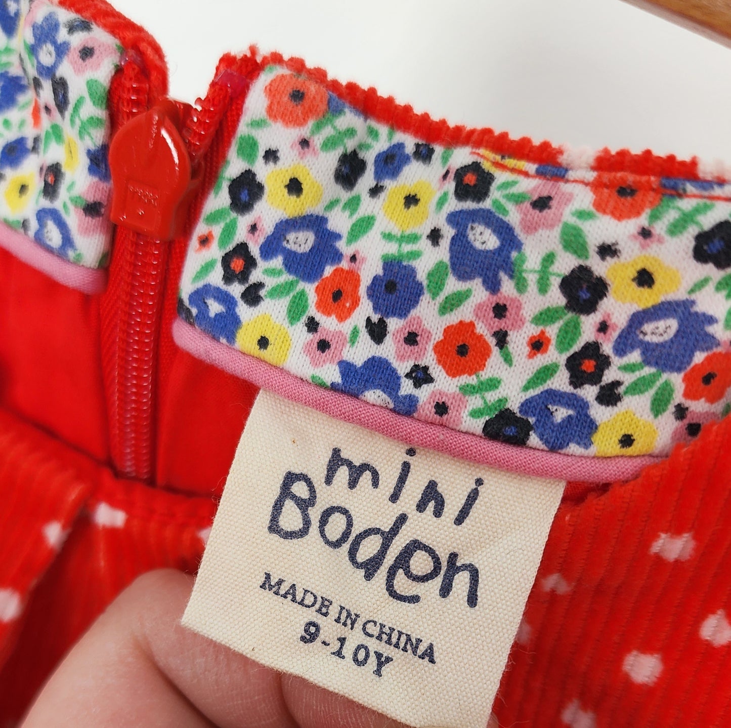 Mini Boden Red Corduroy Jumper with appliqué Rabbit, size 9/10 (kids)
