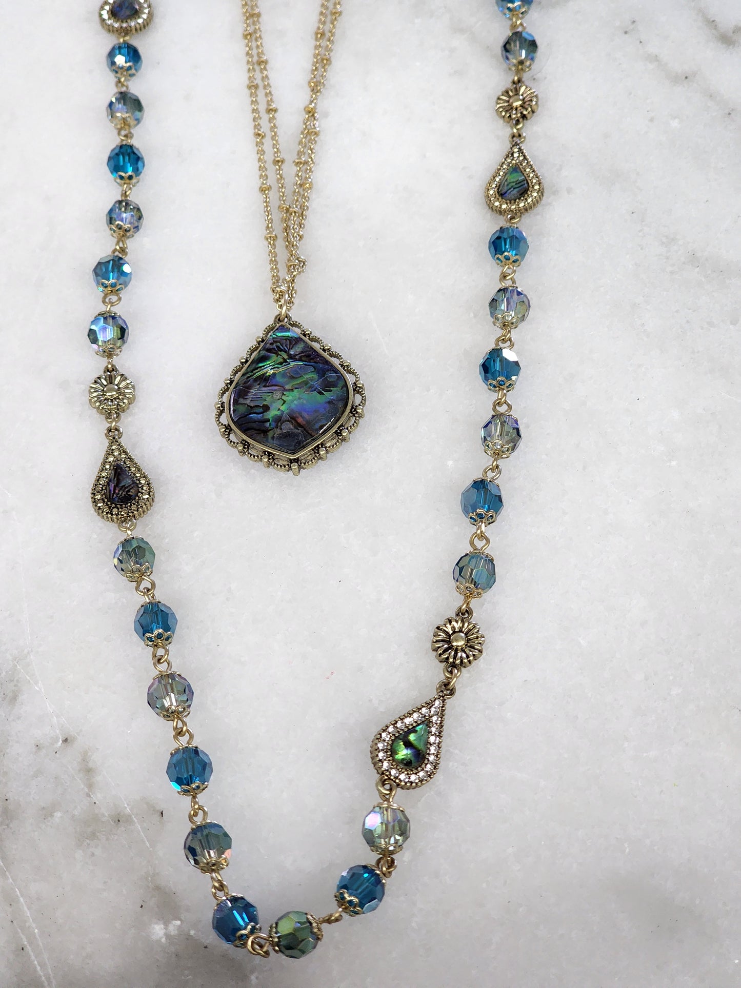 iona & lilly Blue Crystal Necklace NEW