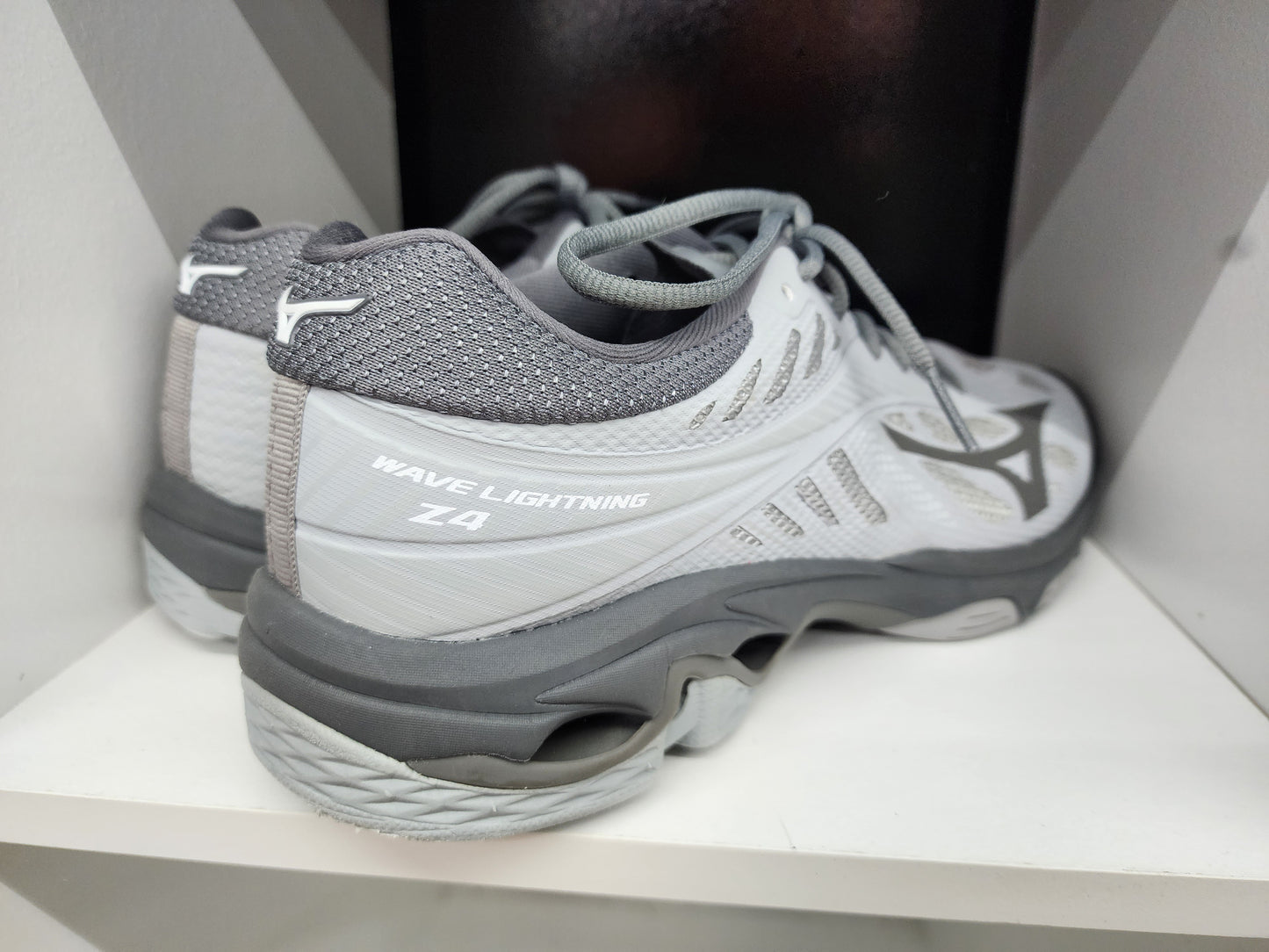 Mizuno Wave Lightning Z4, women's 9.5/40.5, grey