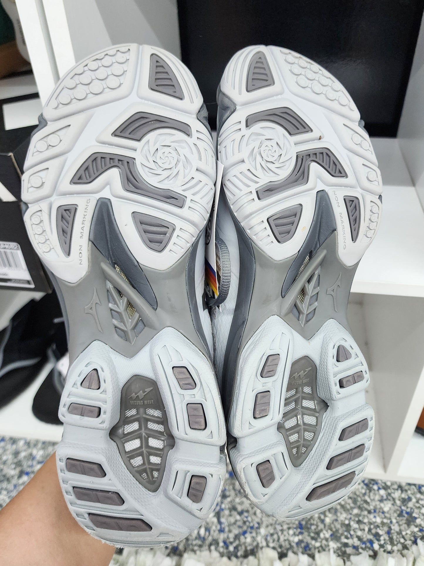 Mizuno Wave Lightning Z4, women's 9.5/40.5, grey