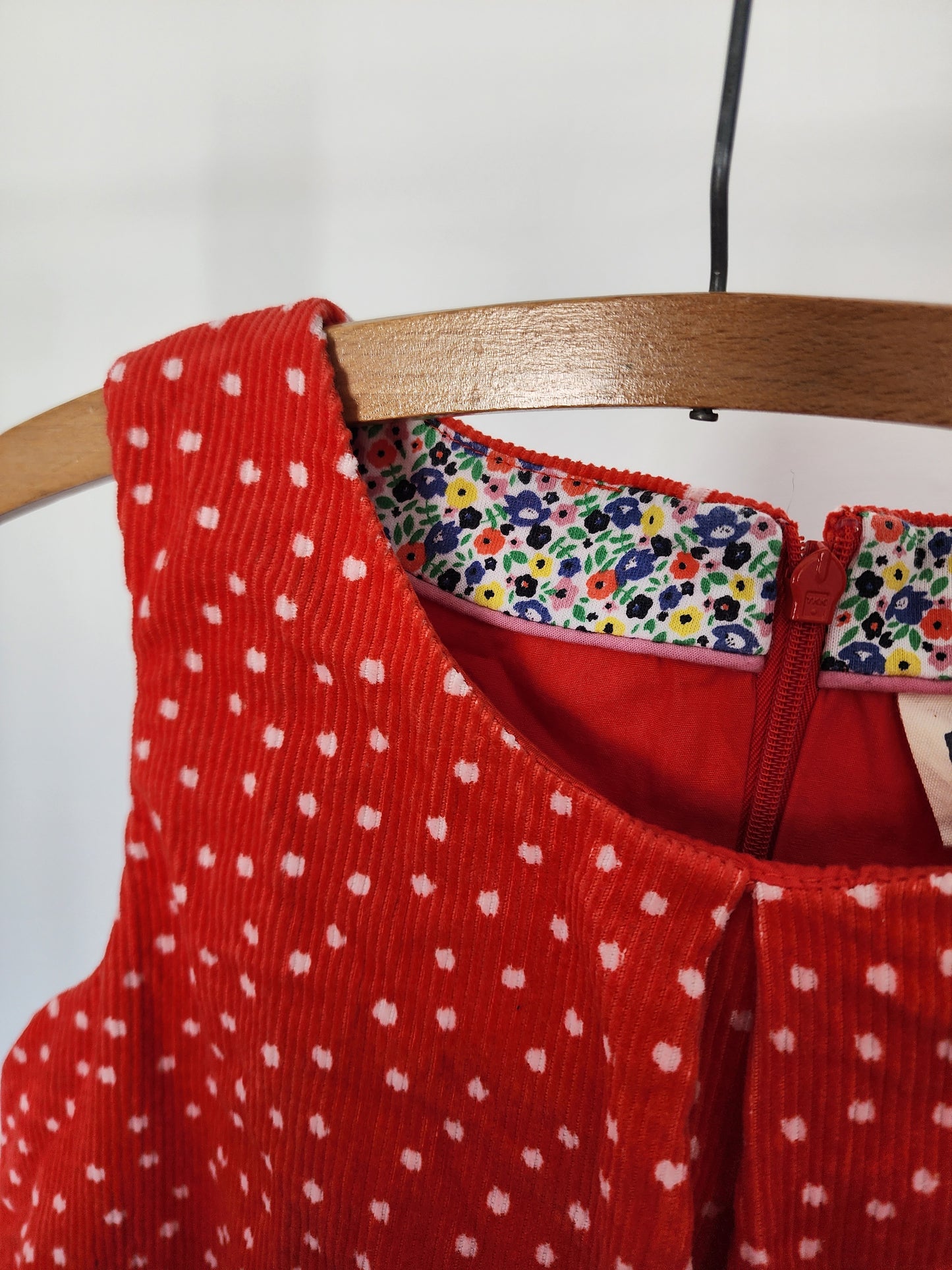 Mini Boden Red Corduroy Jumper with appliqué Rabbit, size 9/10 (kids)