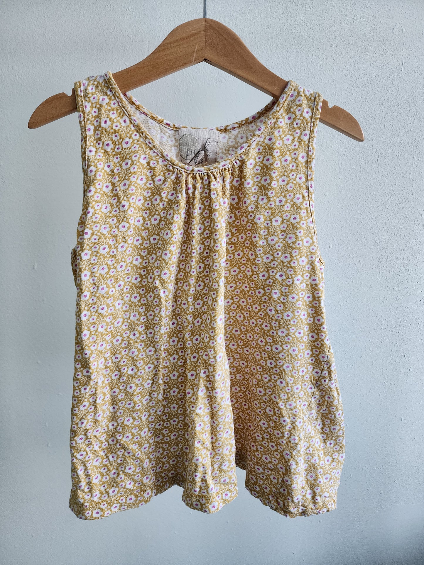 Peek Sleeveless Top, Size L   (8 kids)