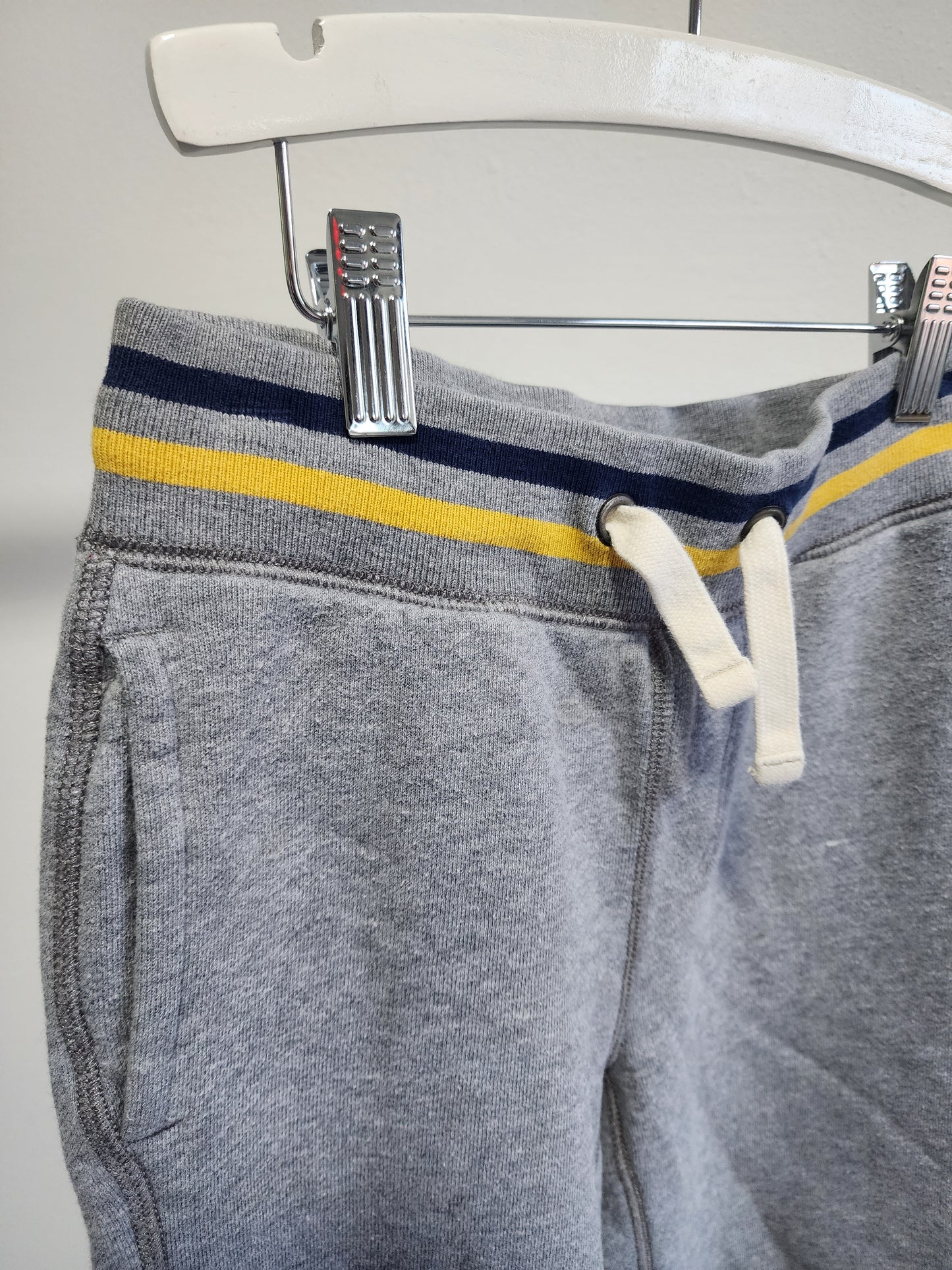 Gap grey sweat pants, size S (6/7 kids)