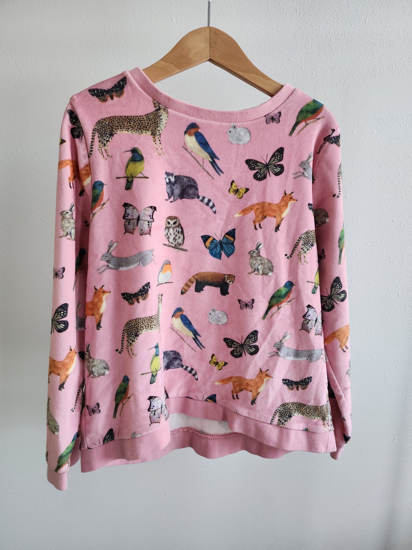 H&M Velvet Animal Sweatshirt, size 6-8 yrs