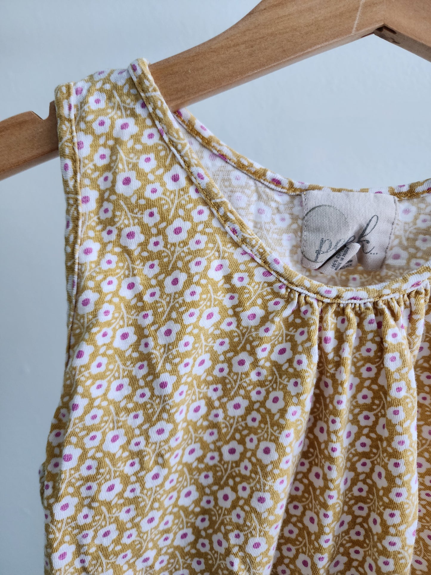Peek Sleeveless Top, Size L   (8 kids)