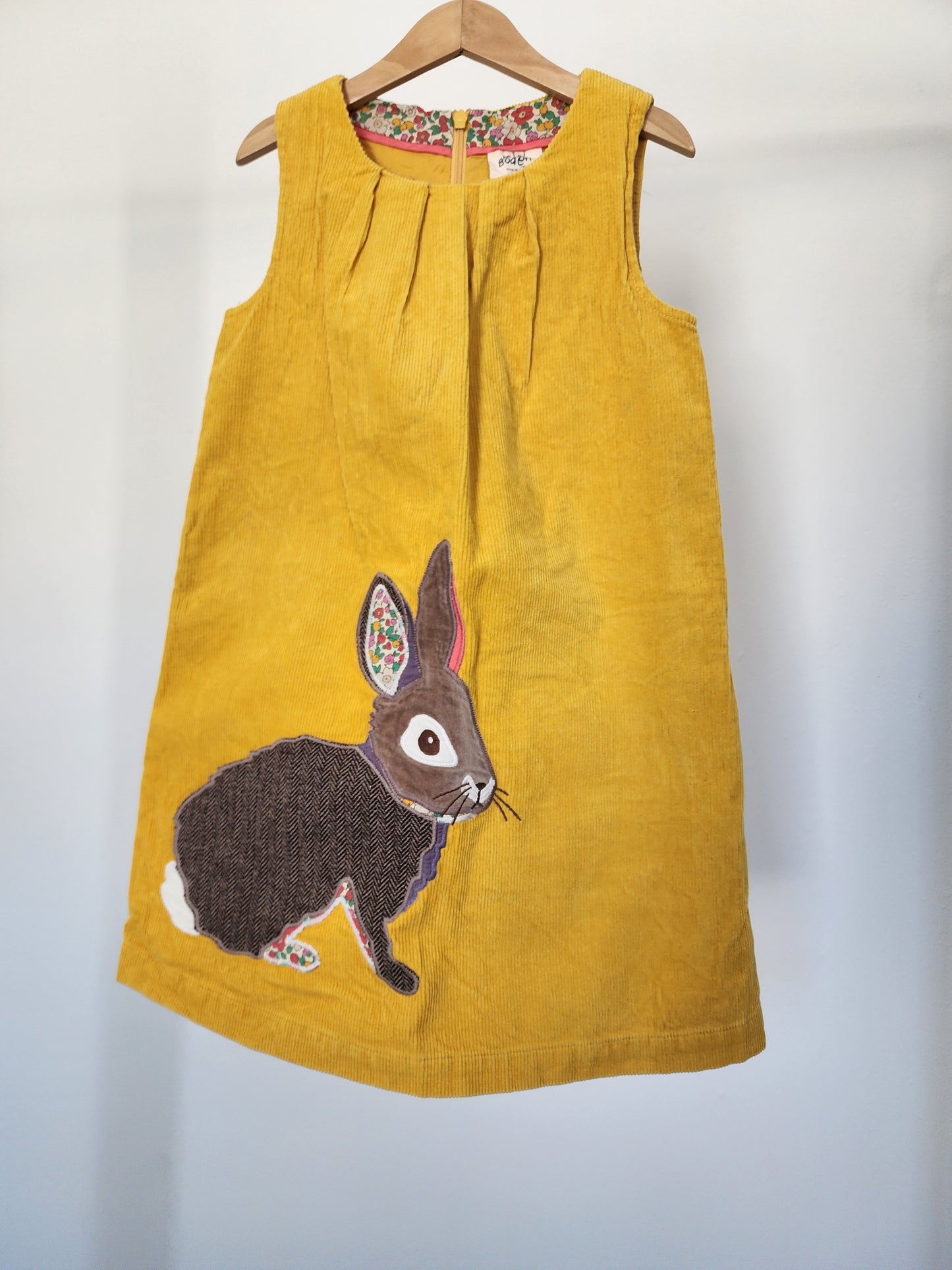 Mini Boden Corduroy Jumper with Rabbit Appliqué, size 7/8 (kids)